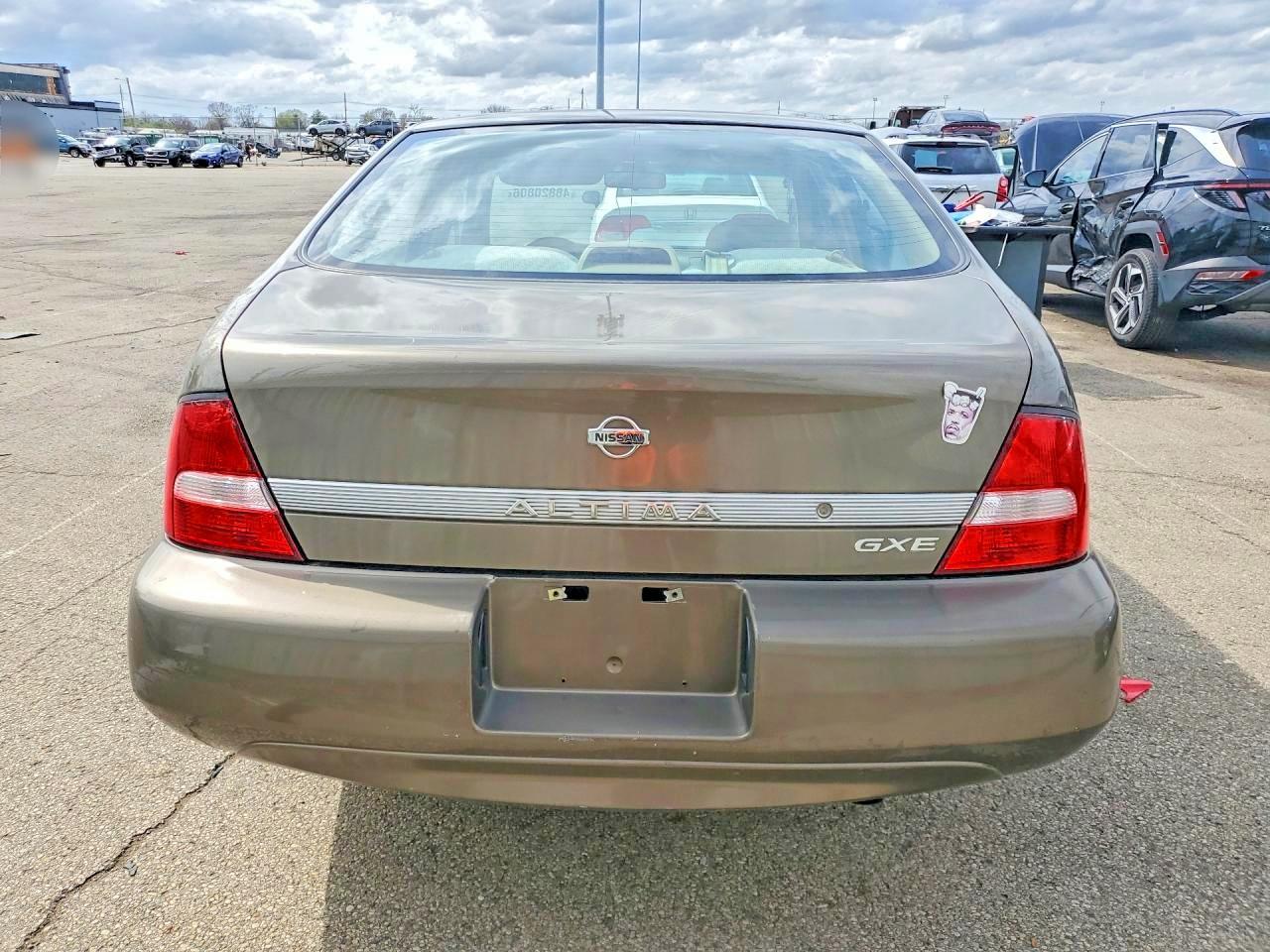 2000 Nissan Altima Xe - Фото 6