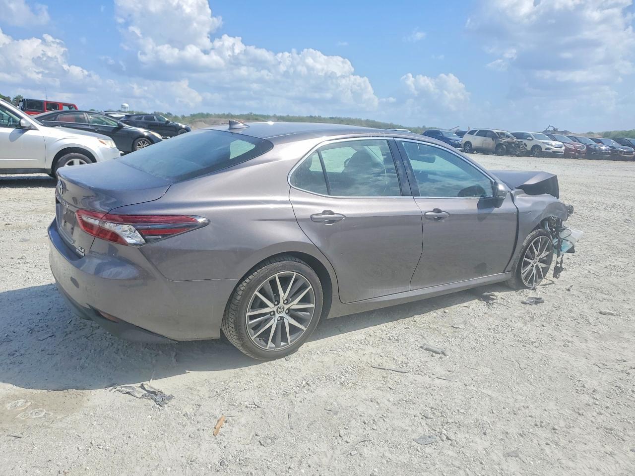 2022 Toyota Camry Hybrid Xle - Фото 3