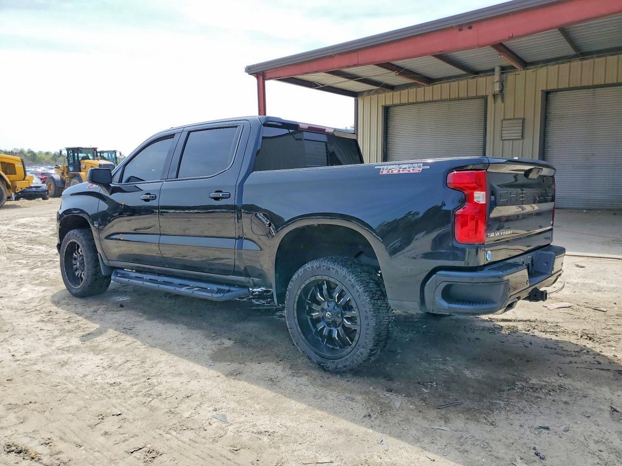2019 Chevrolet Silverado K1500 Lt Trail Boss - Image 2
