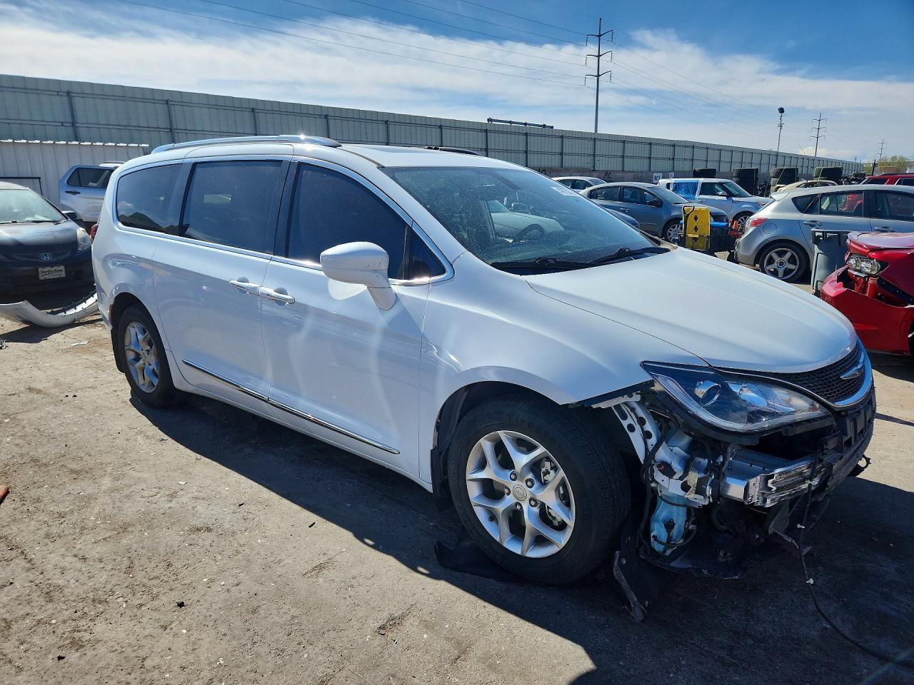 2018 Chrysler Pacifica Touring L Plus - Фото 4