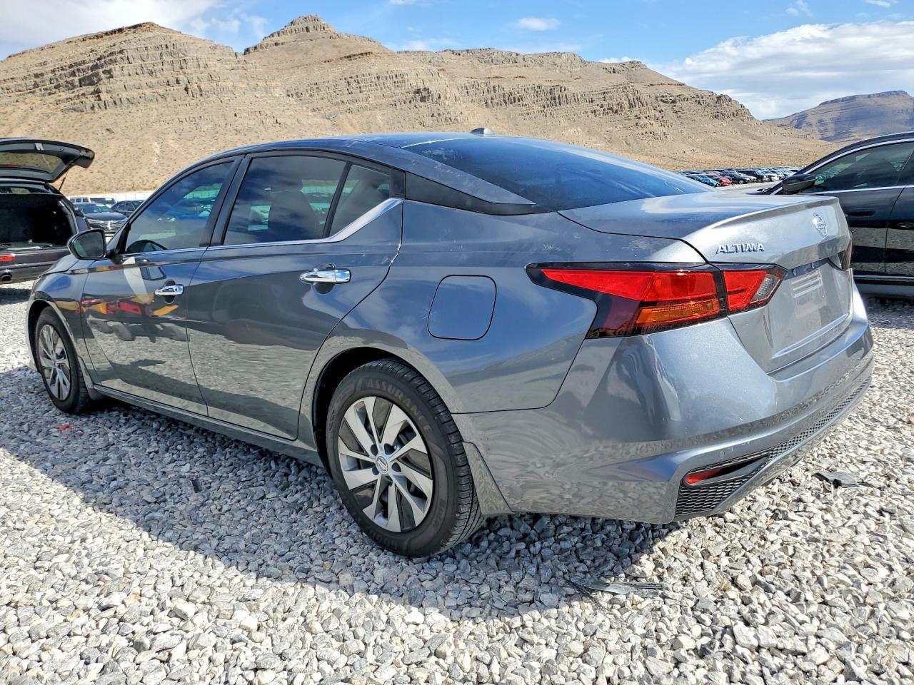 2020 Nissan Altima S - Image 2