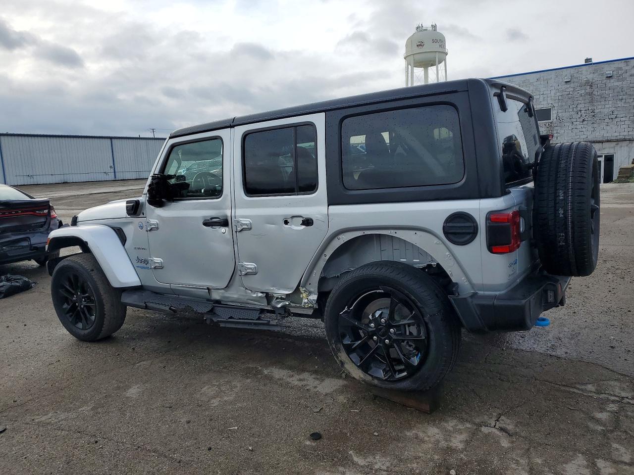 2022 Jeep Wrangler Unlimited Sahara 4Xe - Фото 2