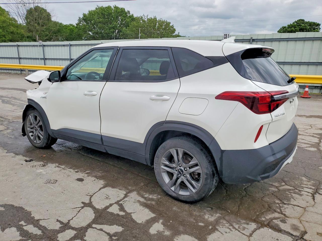 2021 Kia Seltos Lx - Image 2