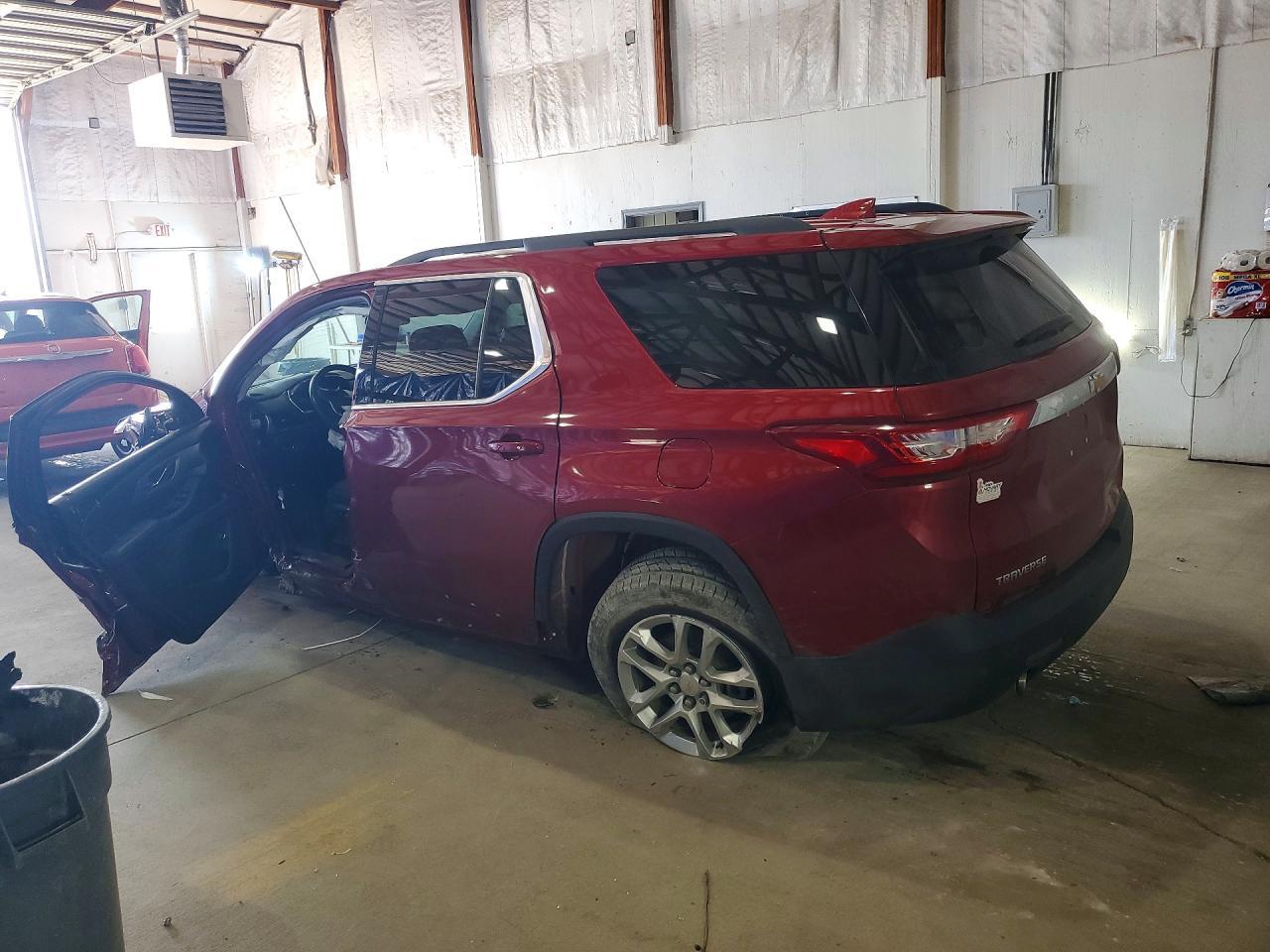 2021 Chevrolet Traverse Lt - Фото 2