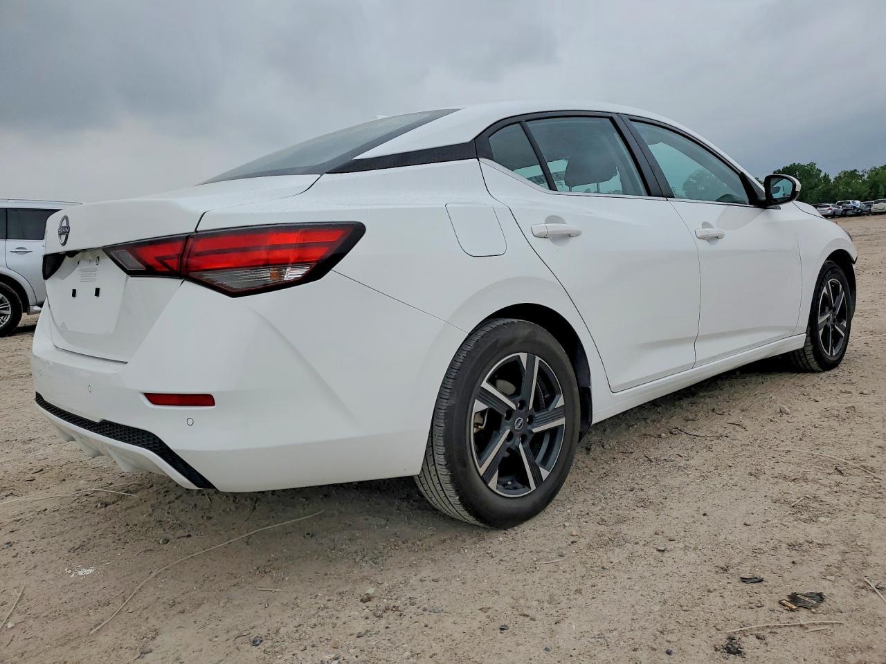 2025 Nissan Sentra Sv - Image 3