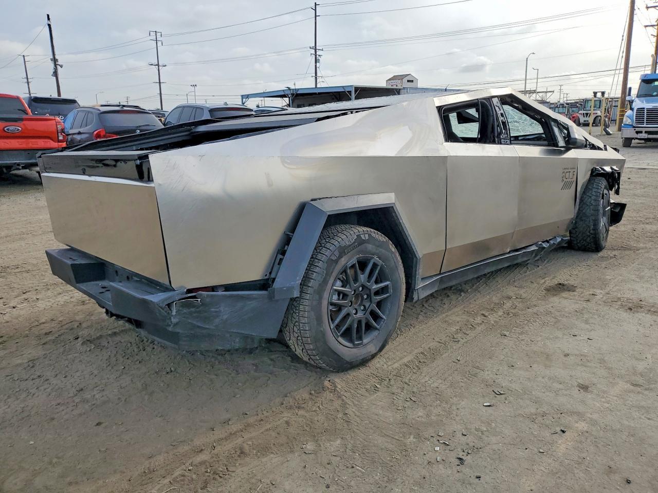 2025 Tesla Cybertruck - Фото 3