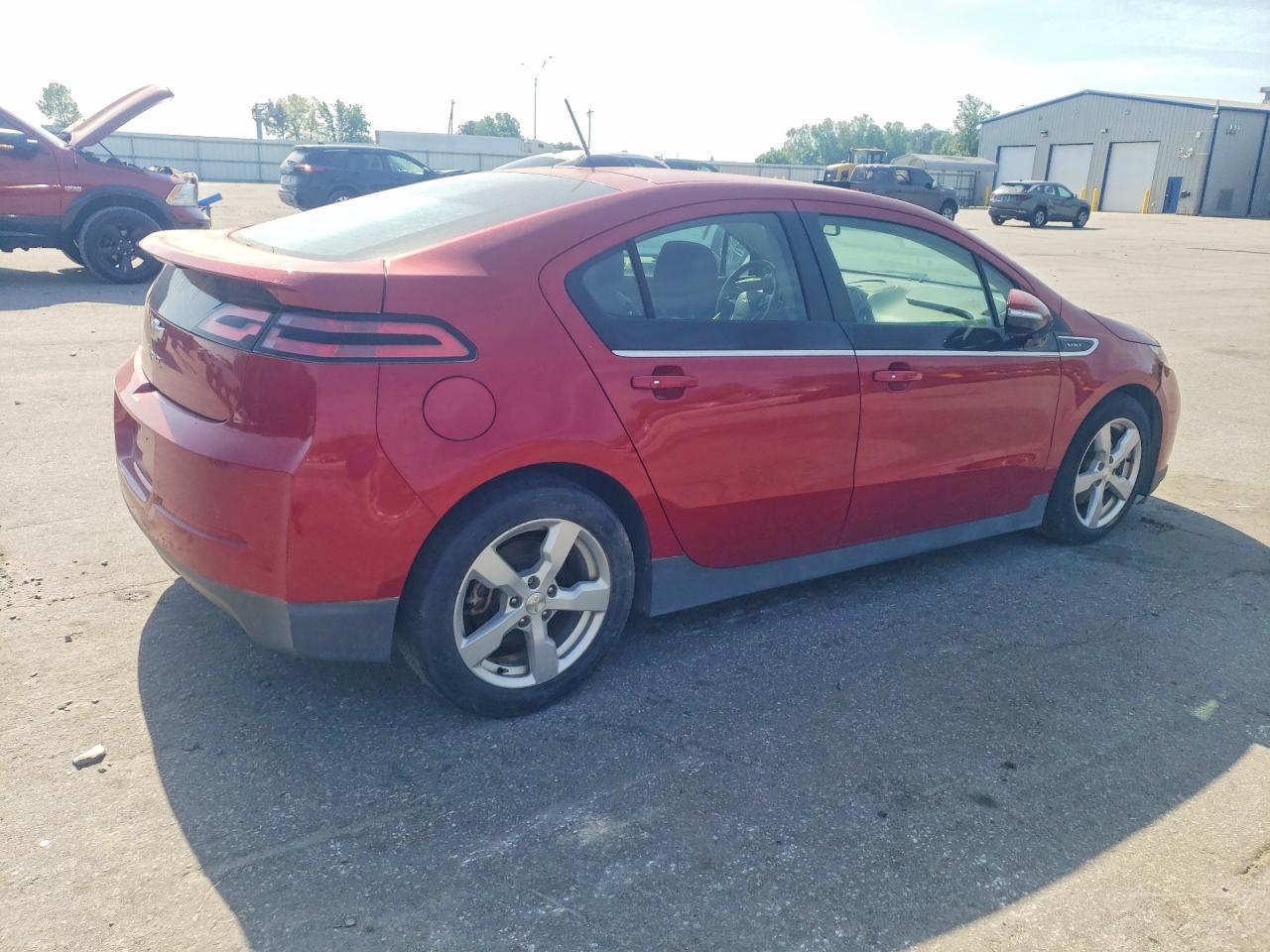 2015 Chevrolet Volt - Image 3