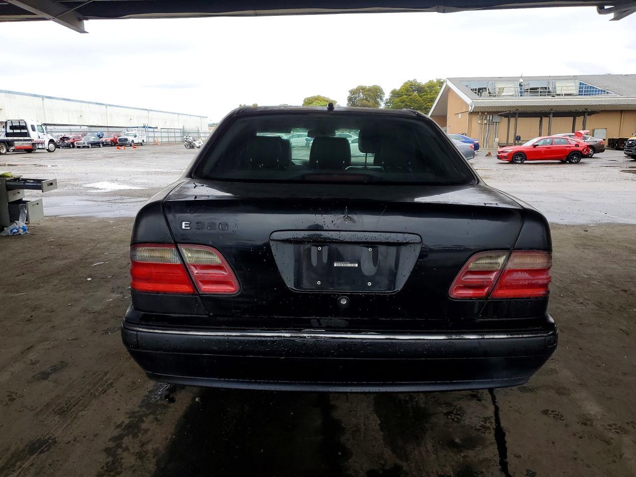 2001 Mercedes-Benz E 320 - Фото 6