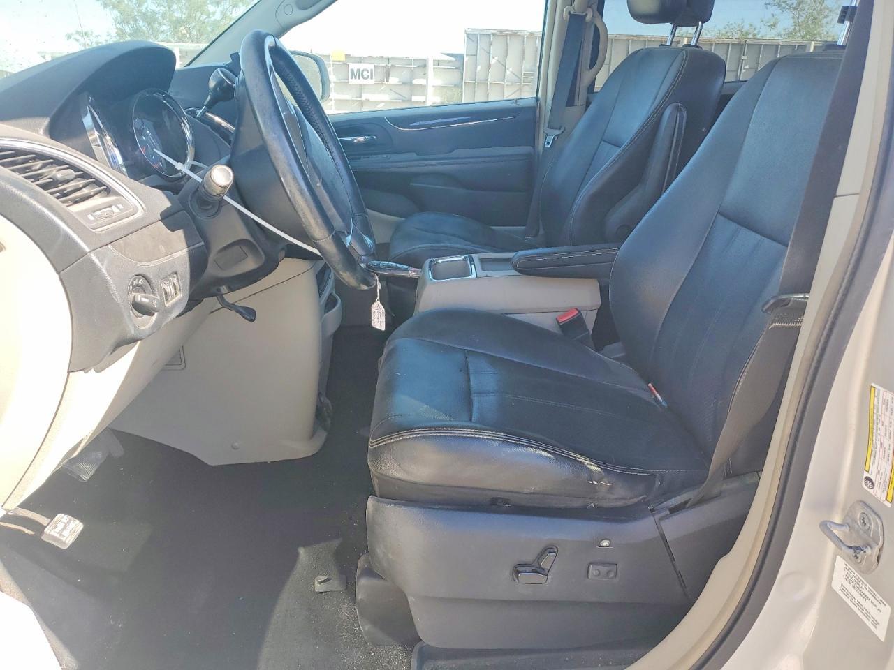 2012 Chrysler Town & Country Touring - Фото 7