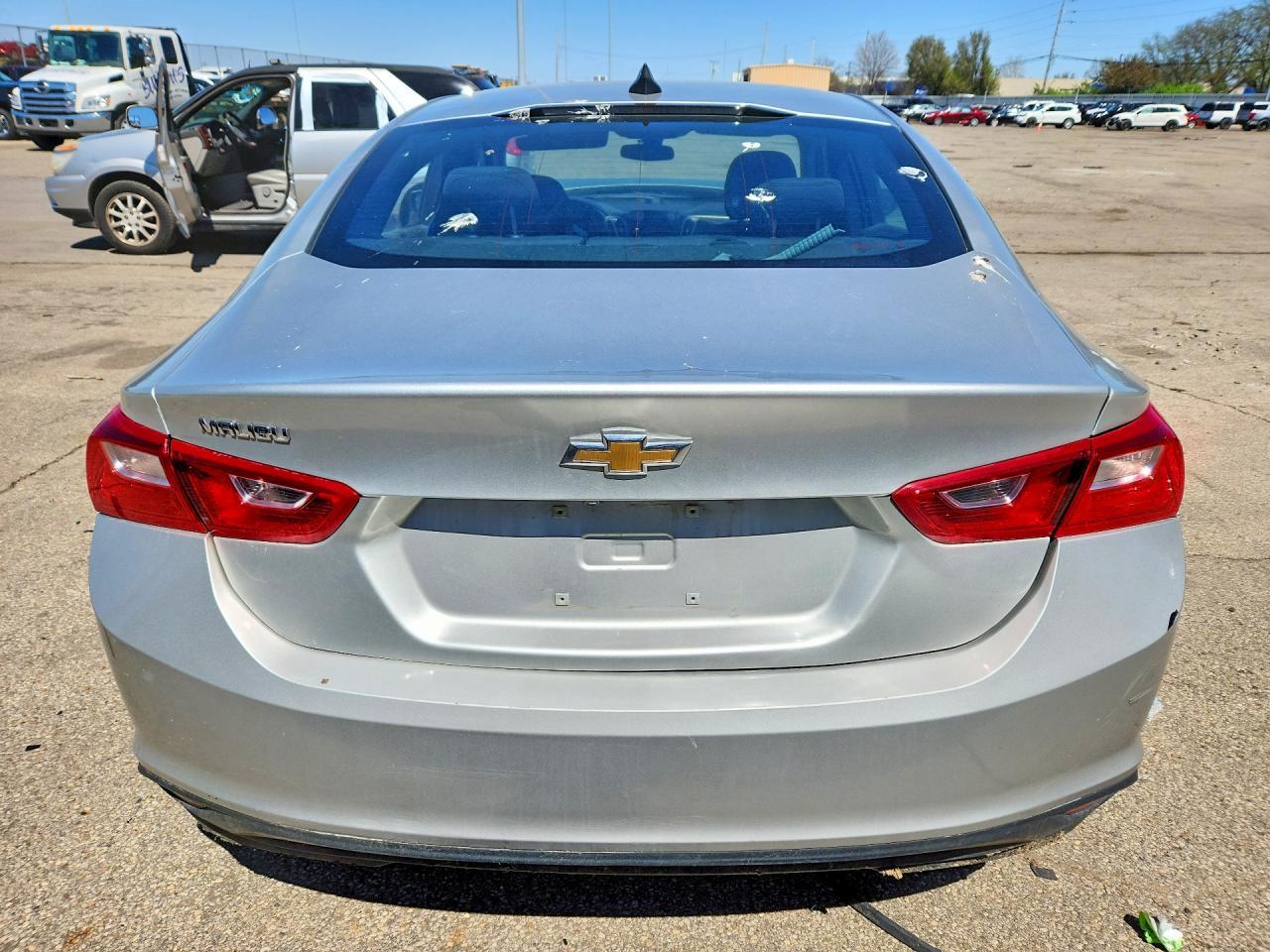 2022 Chevrolet Malibu Ls - Фото 6