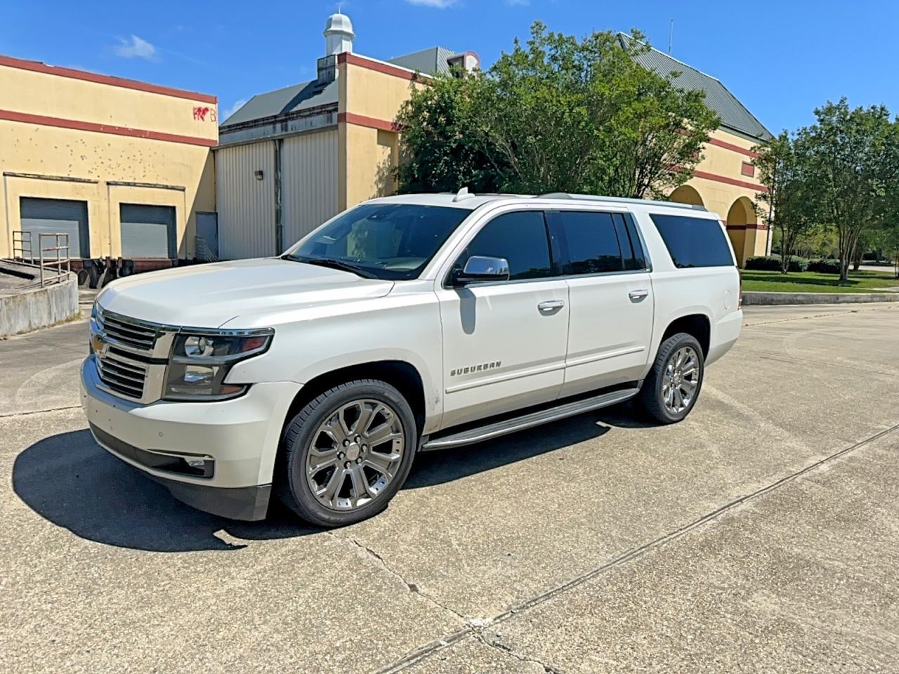 2017 Chevrolet Suburban C1500 Premier - Фото 2