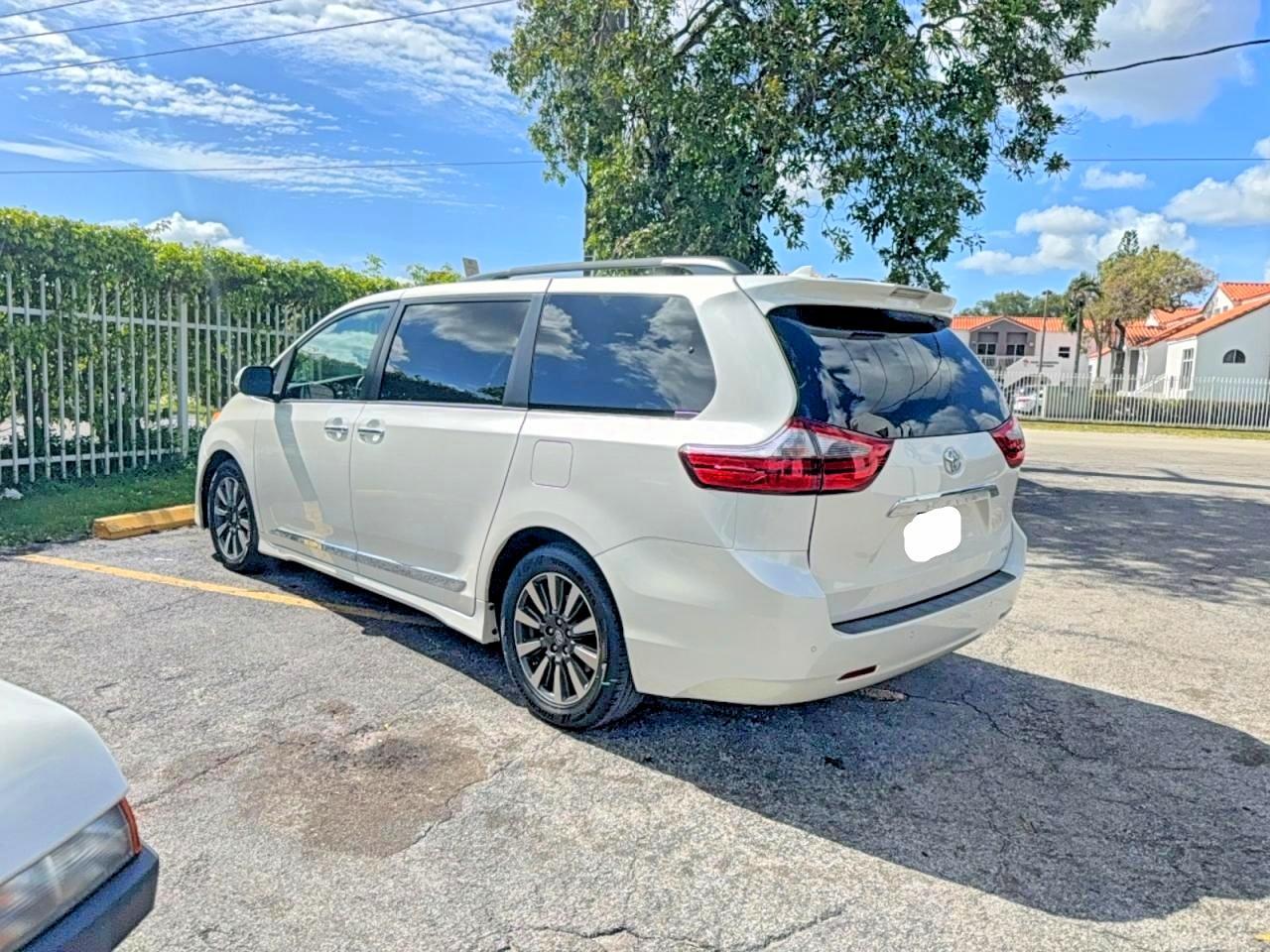 2020 Toyota Sienna Limited Premium 7-Passenger - Фото 3