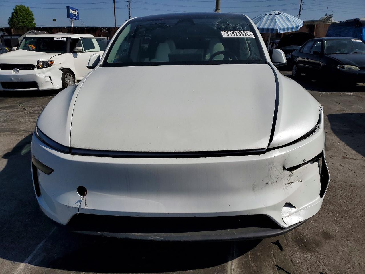 2026 Tesla Model Y - Фото 5