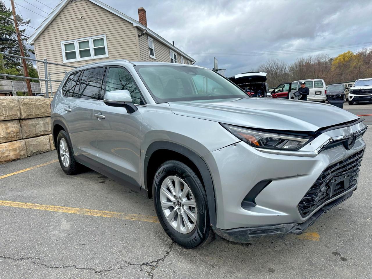 2025 Toyota Grand Highlander Xle - Image 4