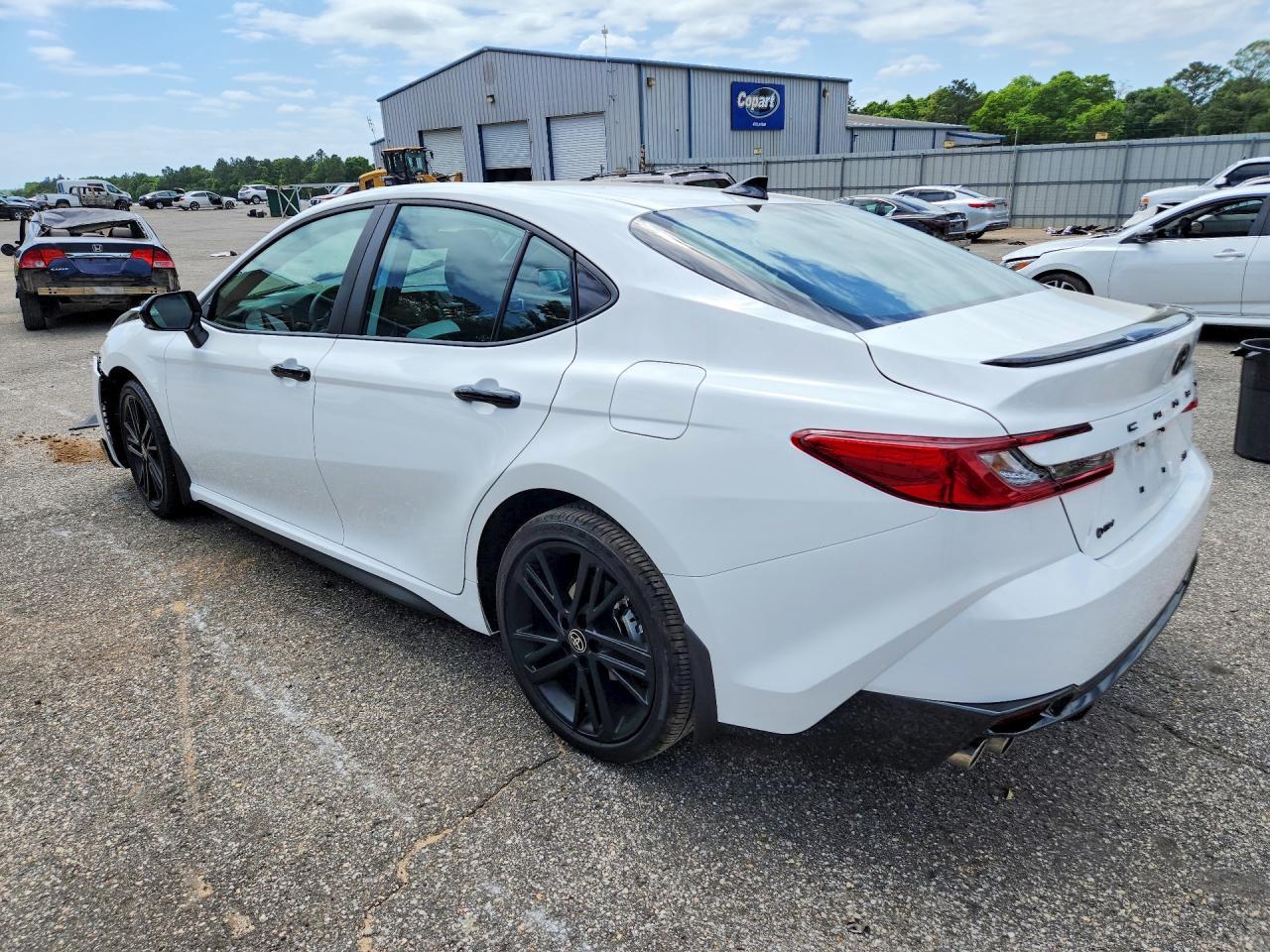 2026 Toyota Camry Nightshade - Фото 2
