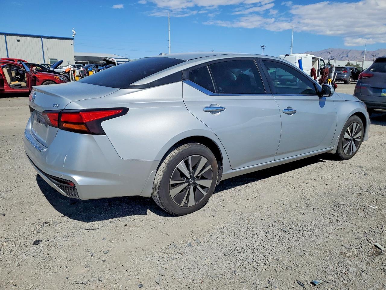 2021 Nissan Altima Sv - Image 3