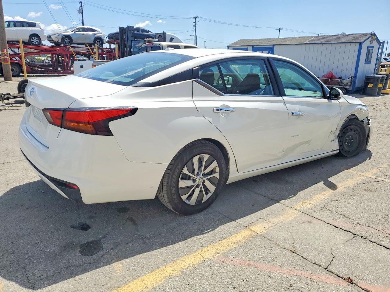 2020 Nissan Altima S - Фото 3