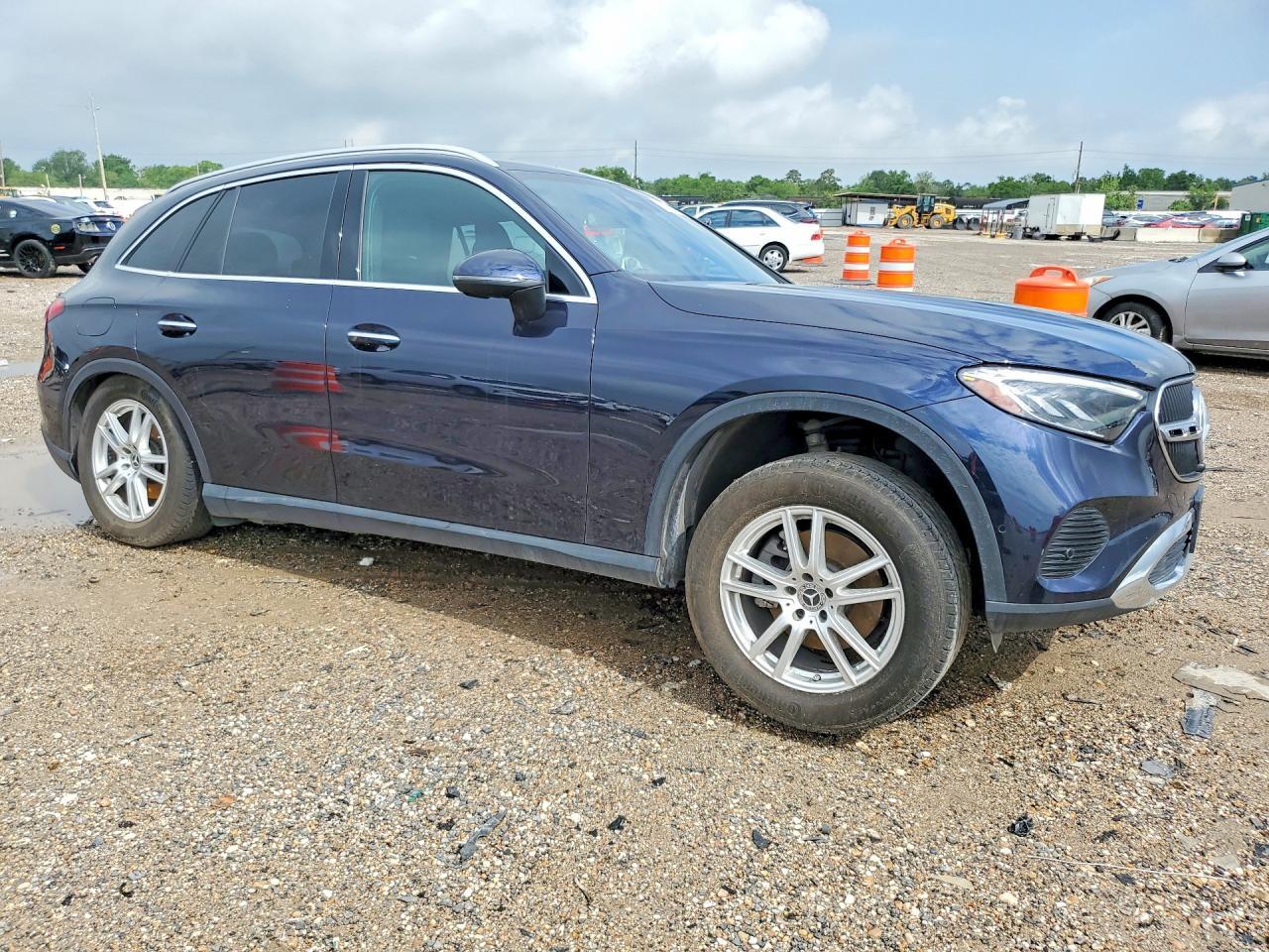 2024 Mercedes-Benz Glc 300 - Image 4