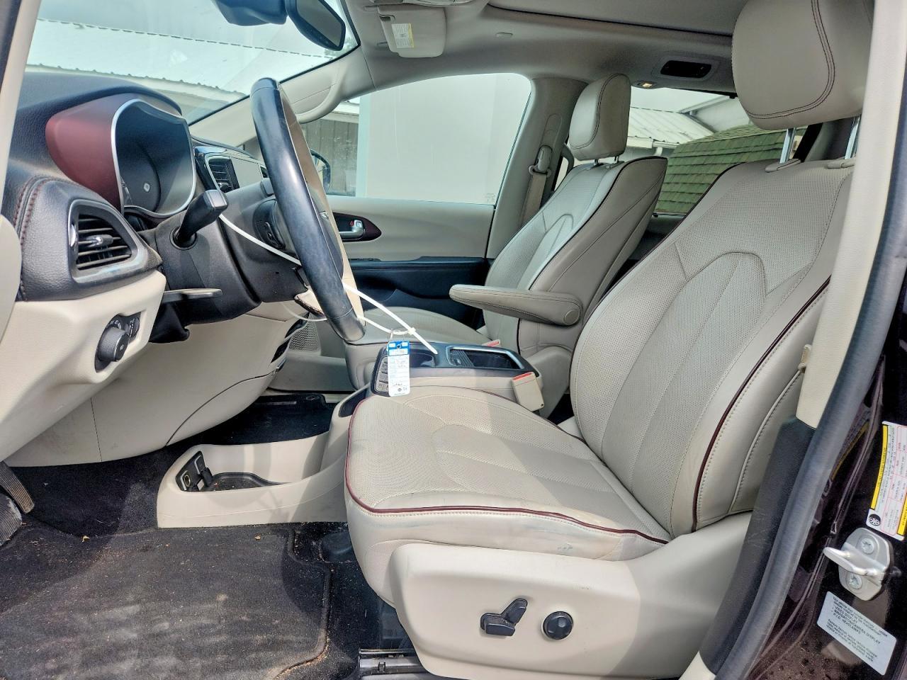 2017 Chrysler Pacifica Limited - Image 7