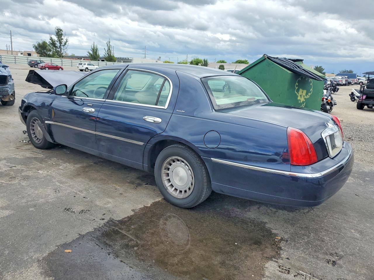 2002 Lincoln Town Car Executive - Фото 3