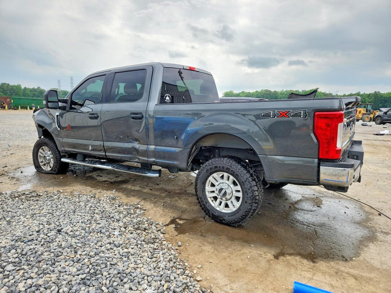 2017 Ford F250 Super Duty - Image 2