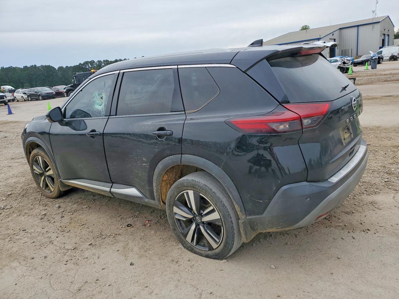 2021 Nissan Rogue - Фото 2