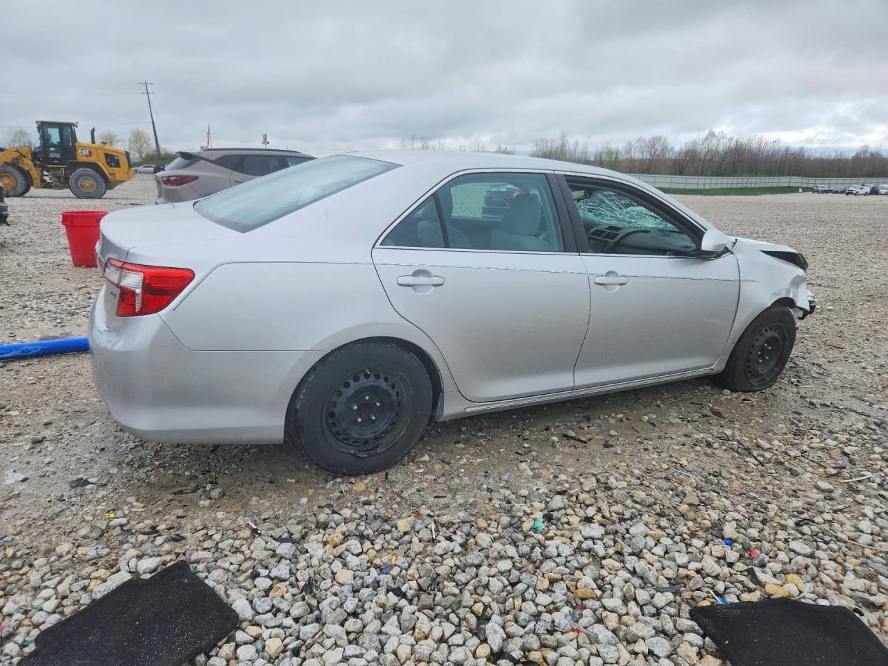 2014 Toyota Camry Le - Фото 3