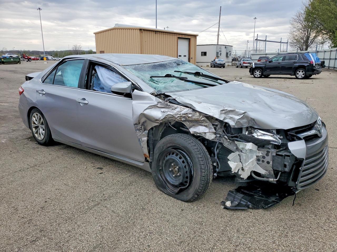 2016 Toyota Camry Le - Image 4