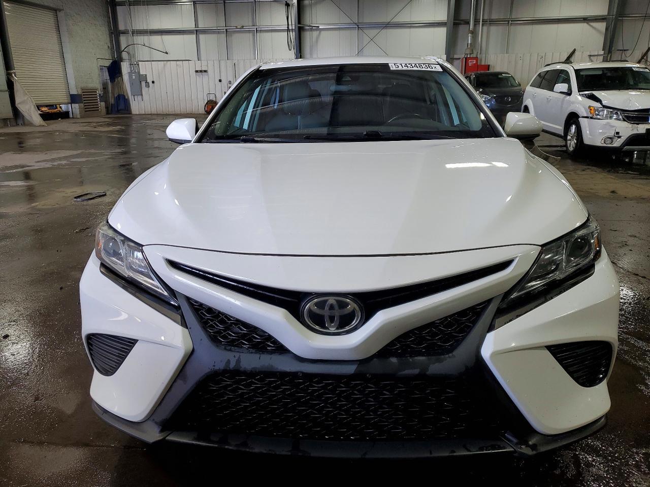2019 Toyota Camry Se - Фото 5