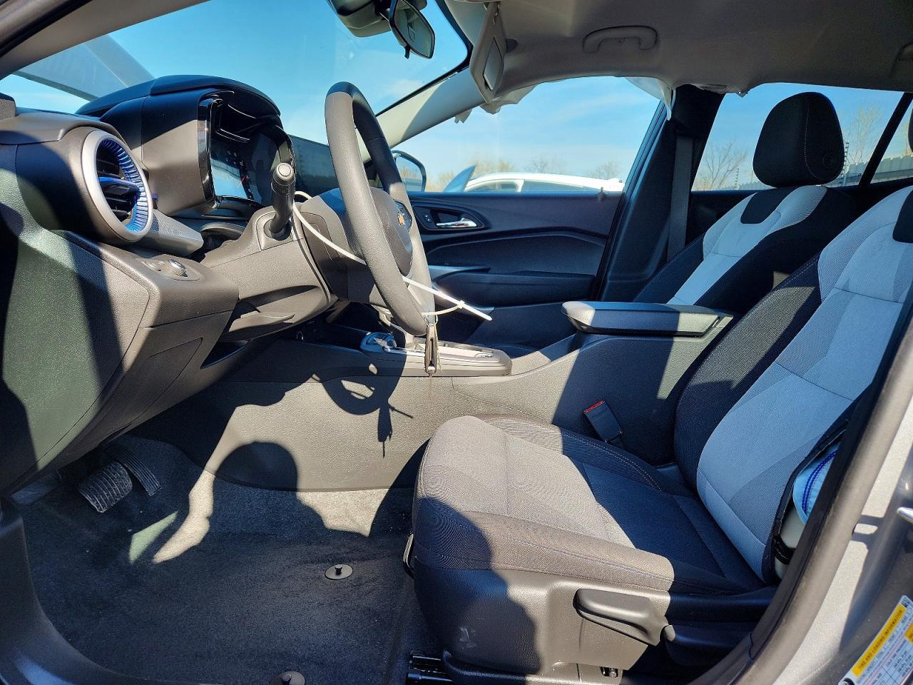 2025 Chevrolet Trax Ls - Фото 7