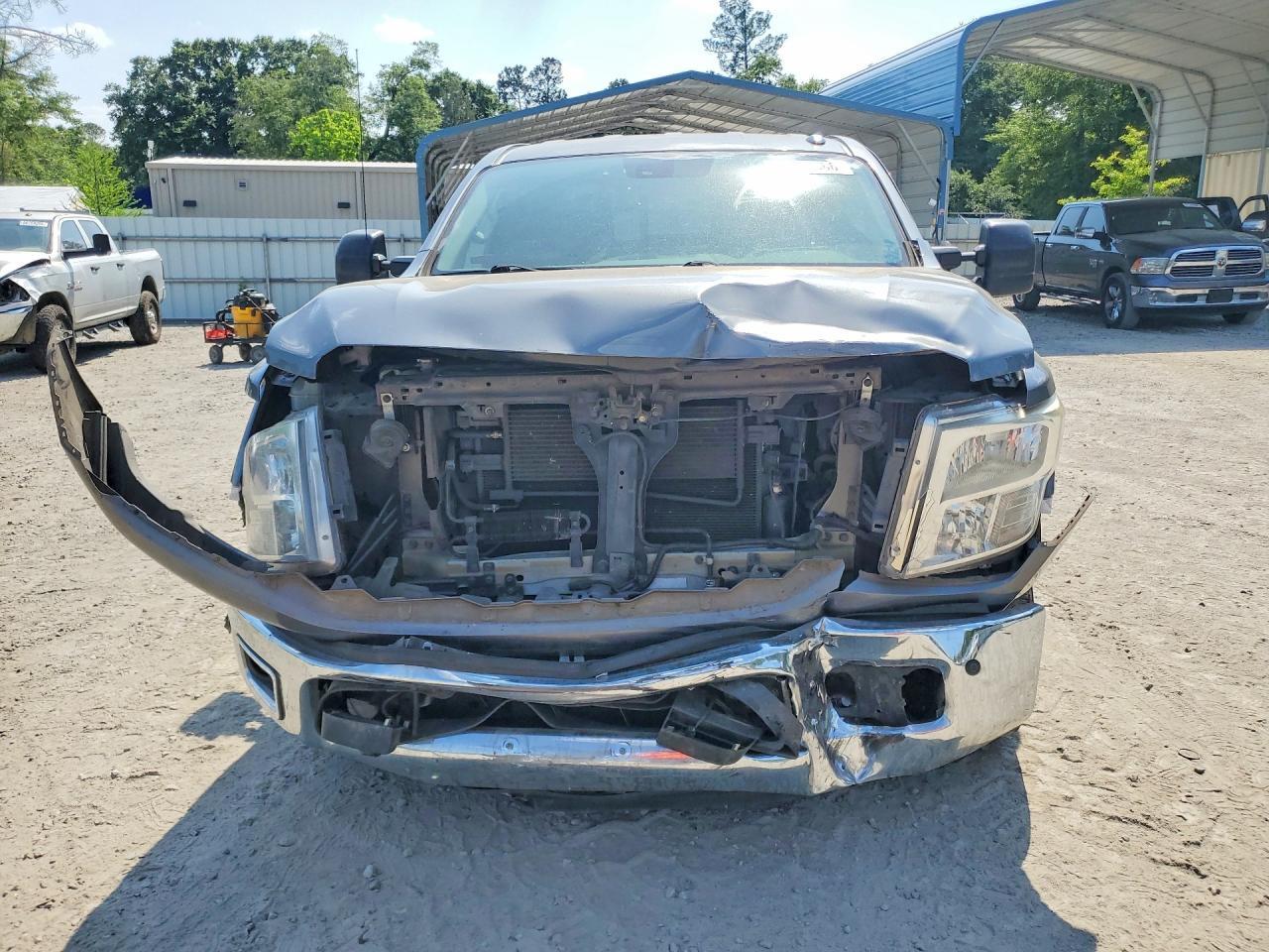 2017 Nissan Titan Sv - Image 5