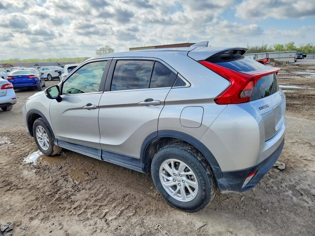 2019 Mitsubishi Eclipse Cross Es - Image 2
