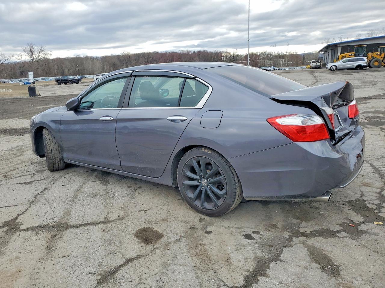 2015 Honda Accord Sport - Image 2