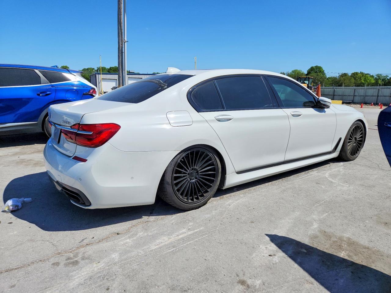 2016 BMW 750 Xi - Image 3