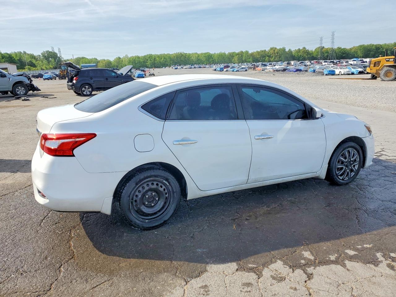 2016 Nissan Sentra S - Фото 3