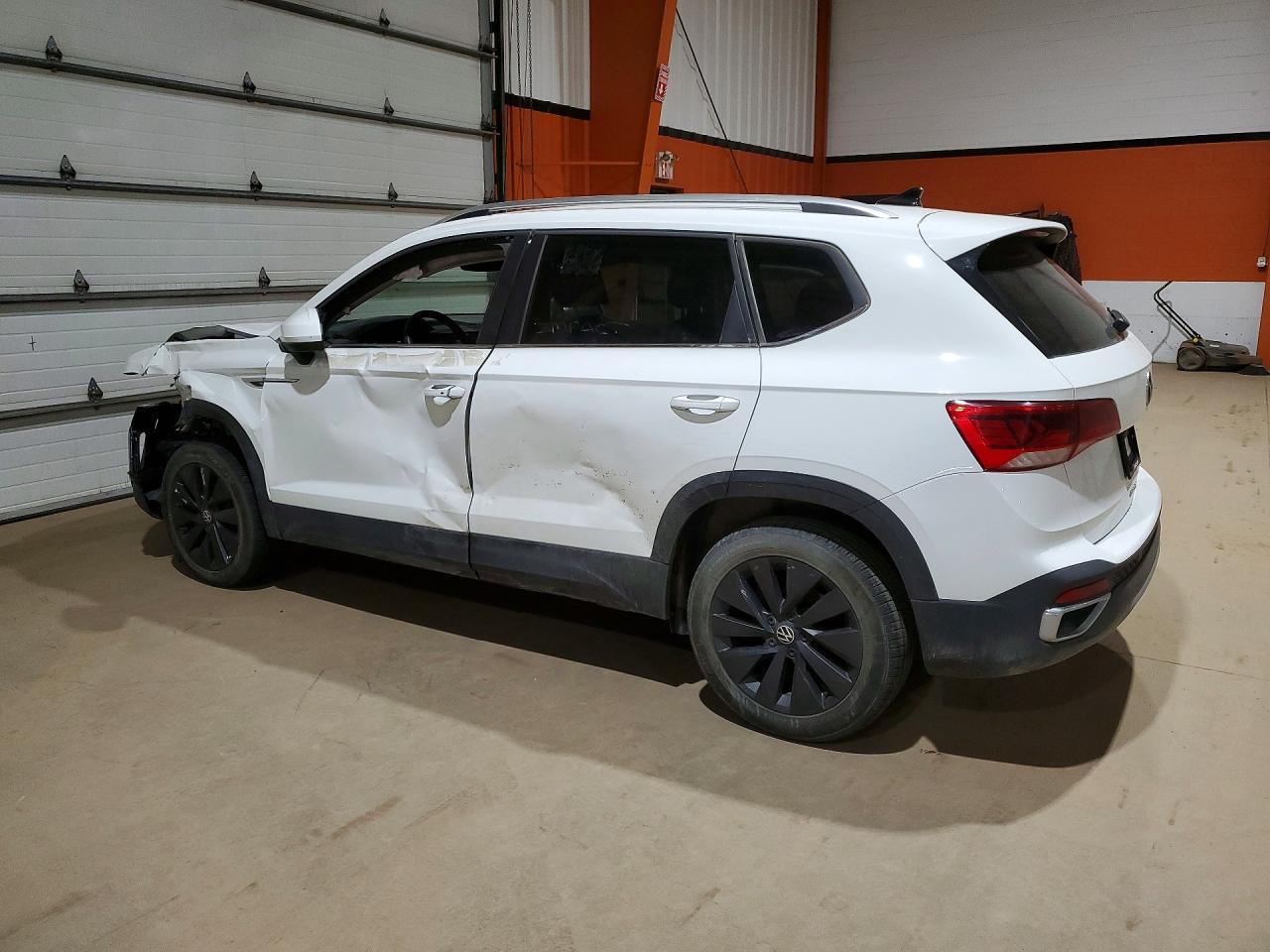 2024 Volkswagen Taos Se - Image 2