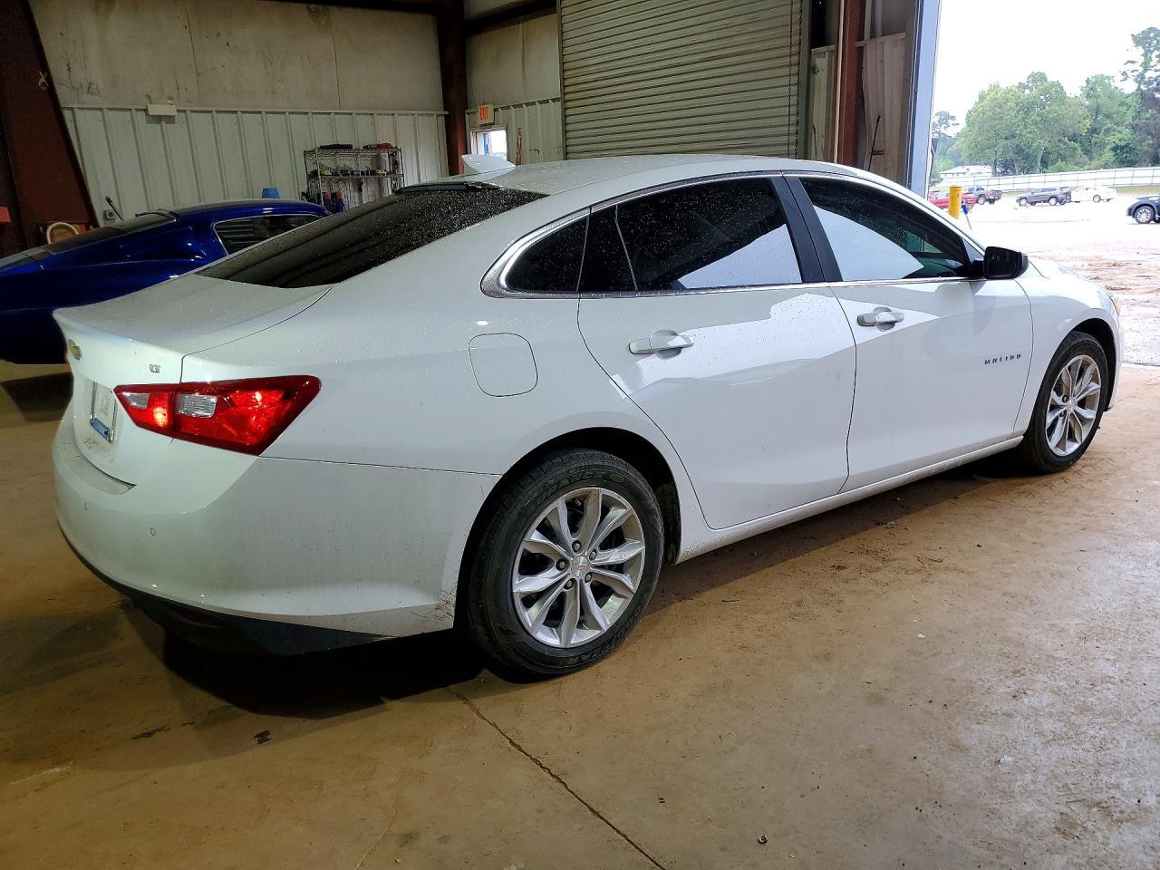 2025 Chevrolet Malibu Lt - Image 3