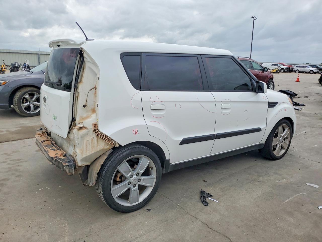 2010 Kia Soul + - Image 3