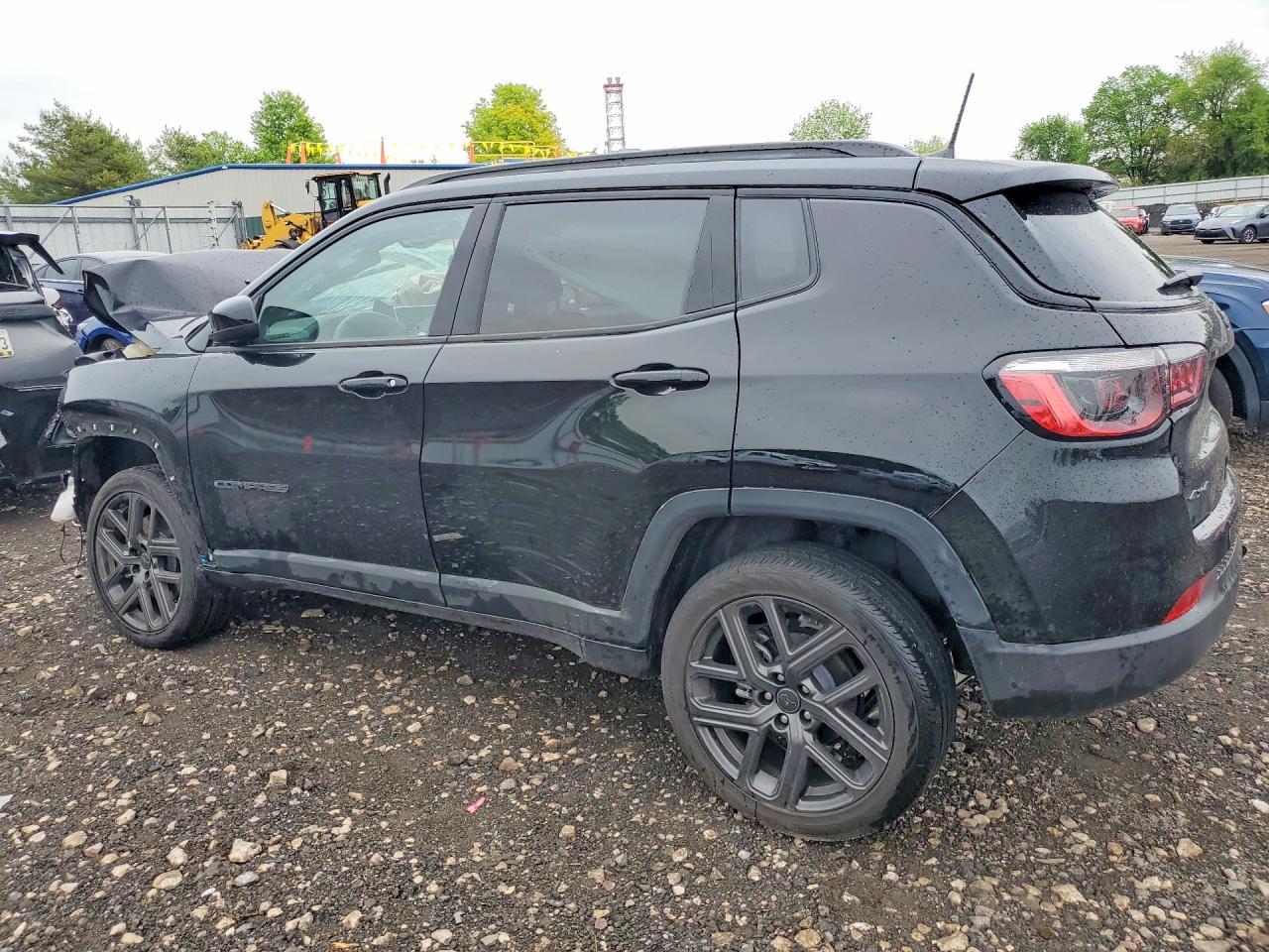 2026 Jeep Compass Latitude - Image 2