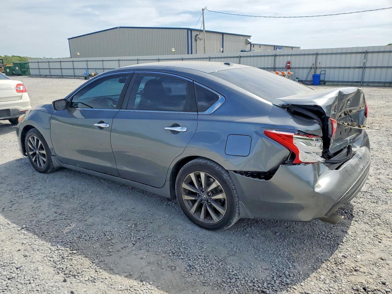 2017 Nissan Altima 2.5 Sv - Image 2