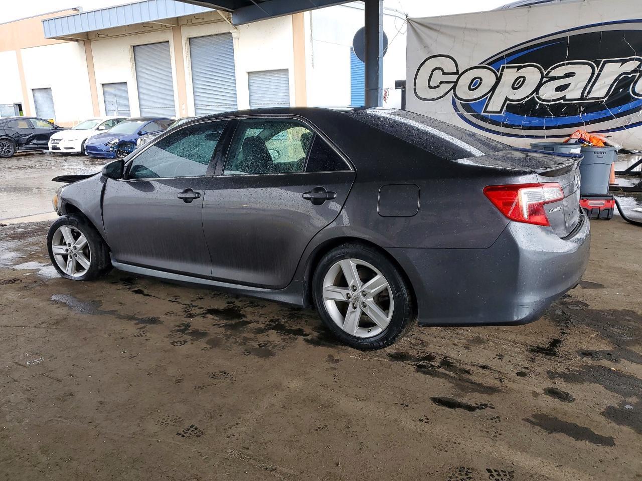 2014 Toyota Camry Se - Фото 2