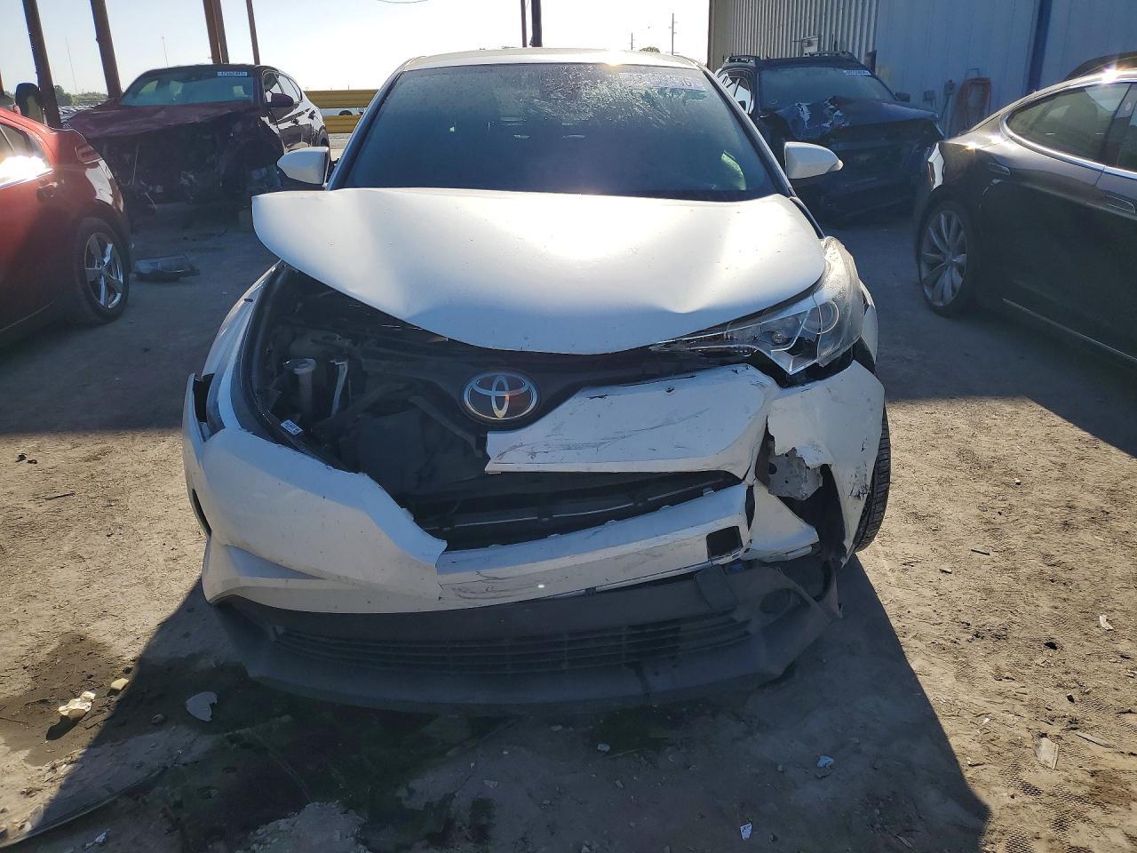 2019 Toyota C-Hr Xle - Image 5
