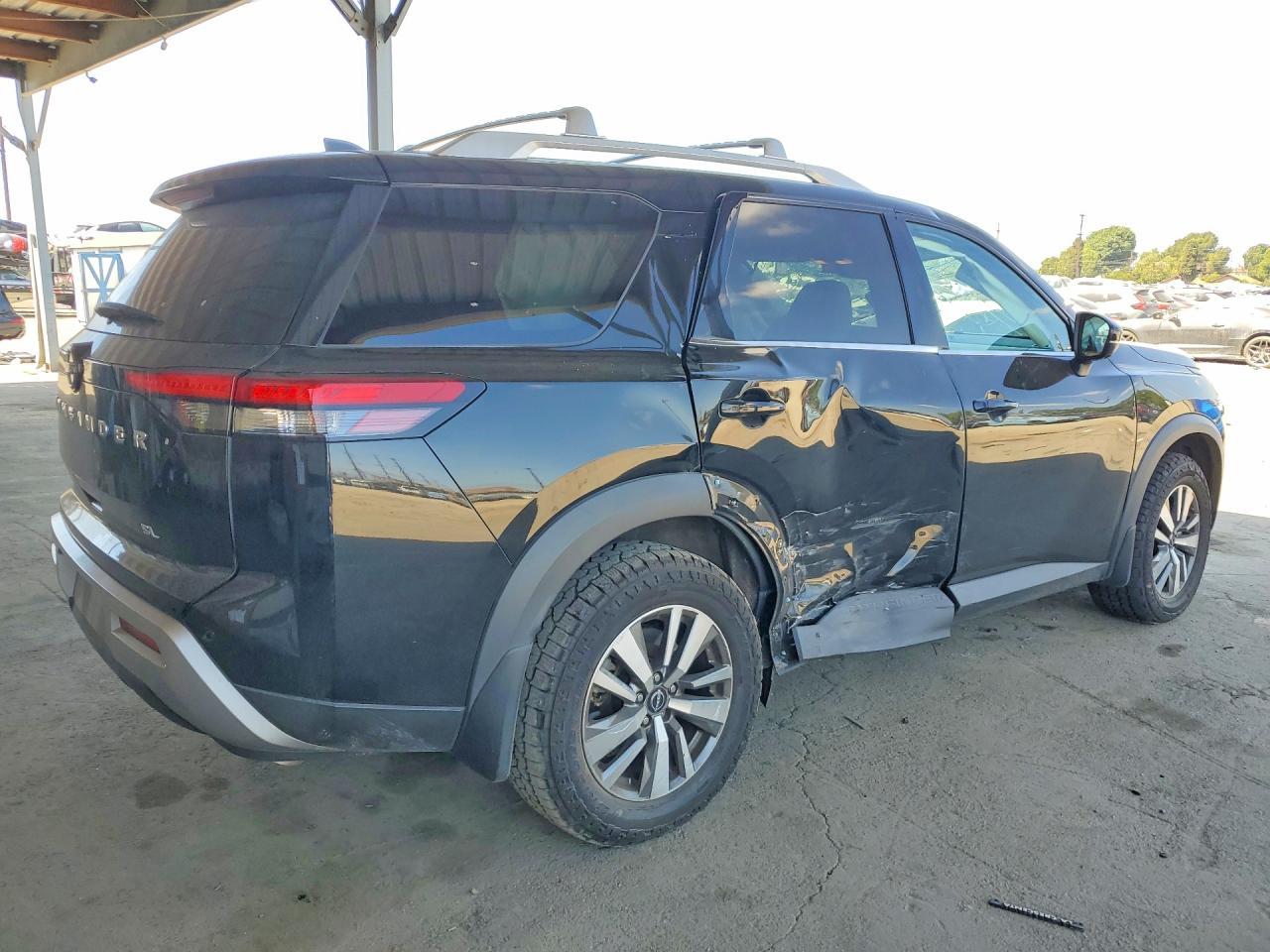 2022 Nissan Pathfinder Sl - Фото 3