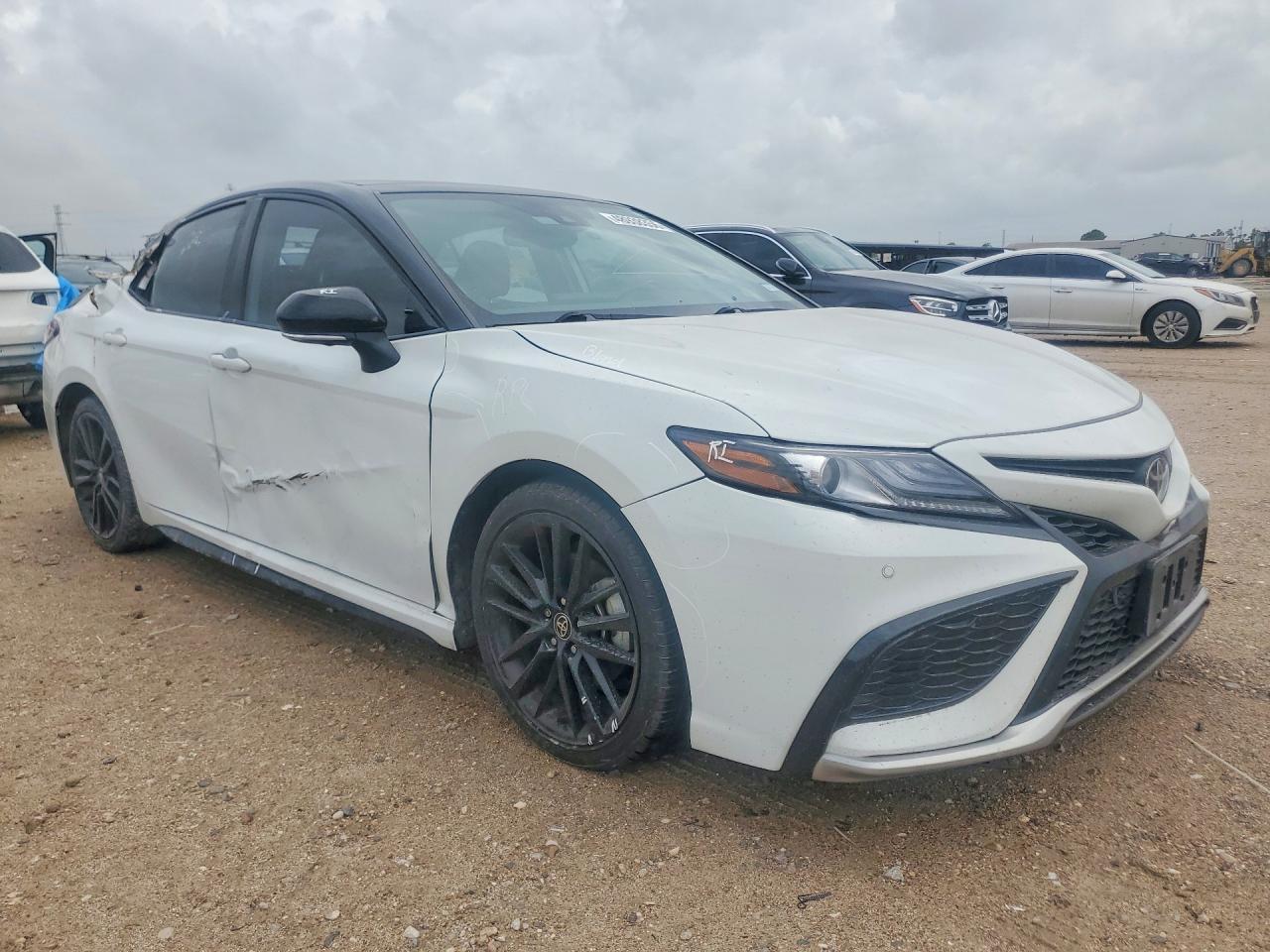 2021 Toyota Camry Xse V6 - Image 4