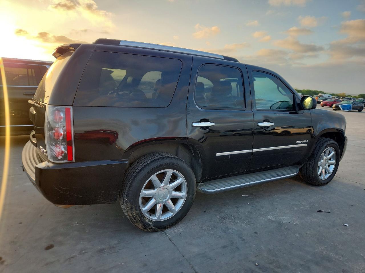 2009 GMC Yukon Denali - Фото 3