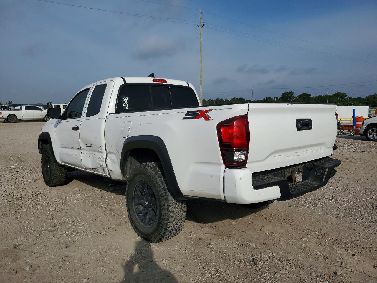 2022 Toyota Tacoma Sr - Фото 2