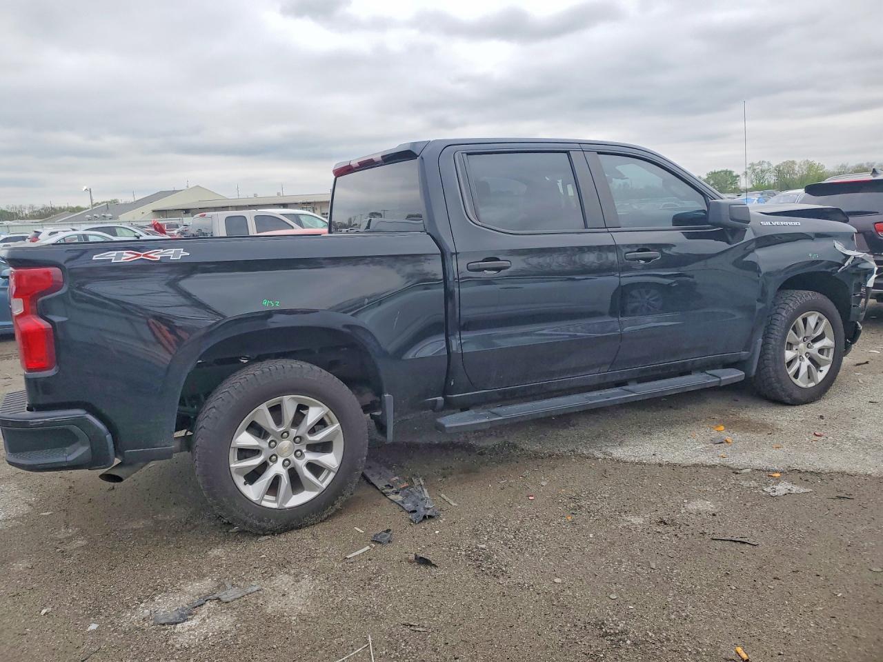 2021 Chevrolet Silverado K1500 Custom - Фото 3