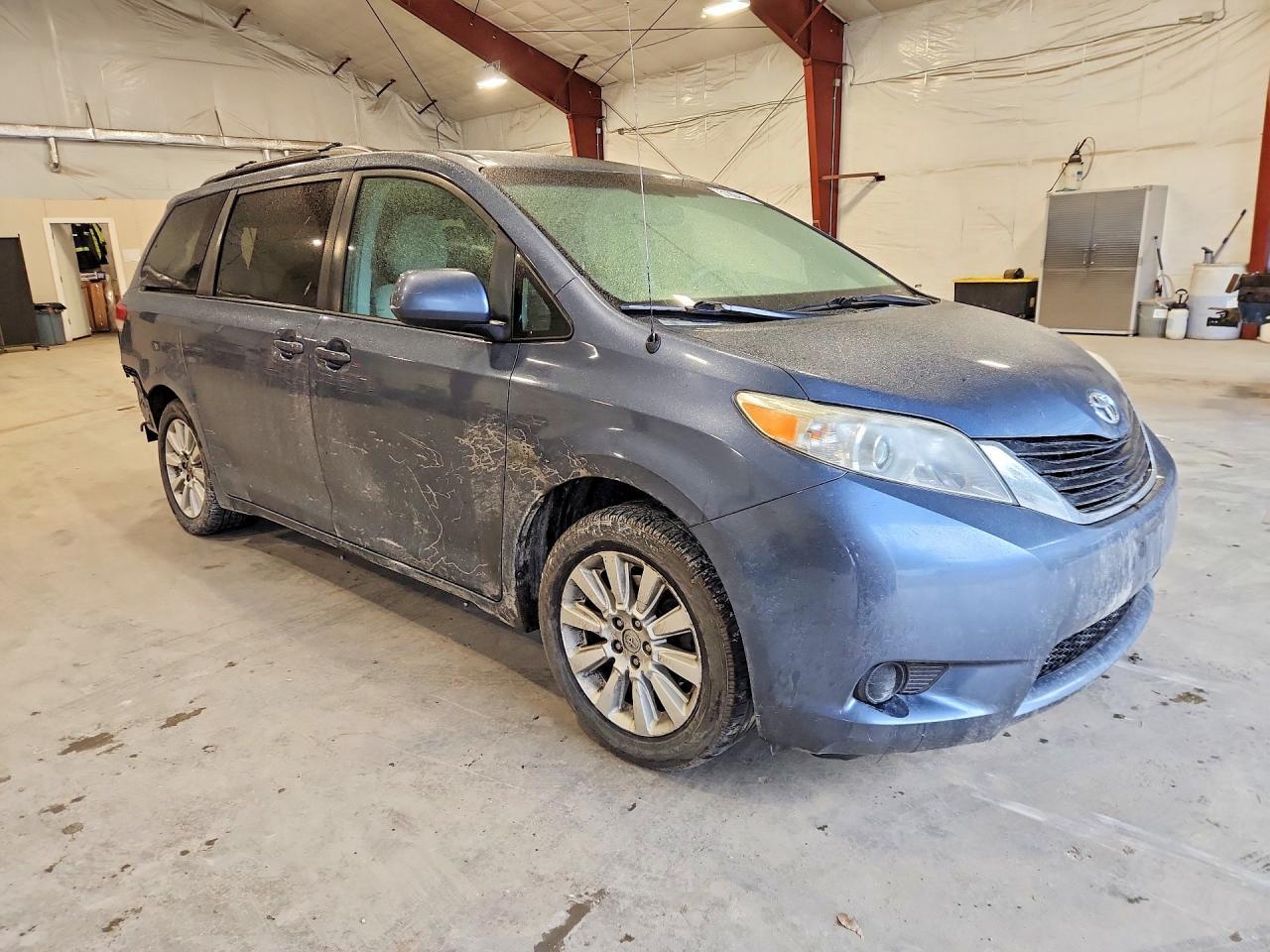 2014 Toyota Sienna Le - Image 4