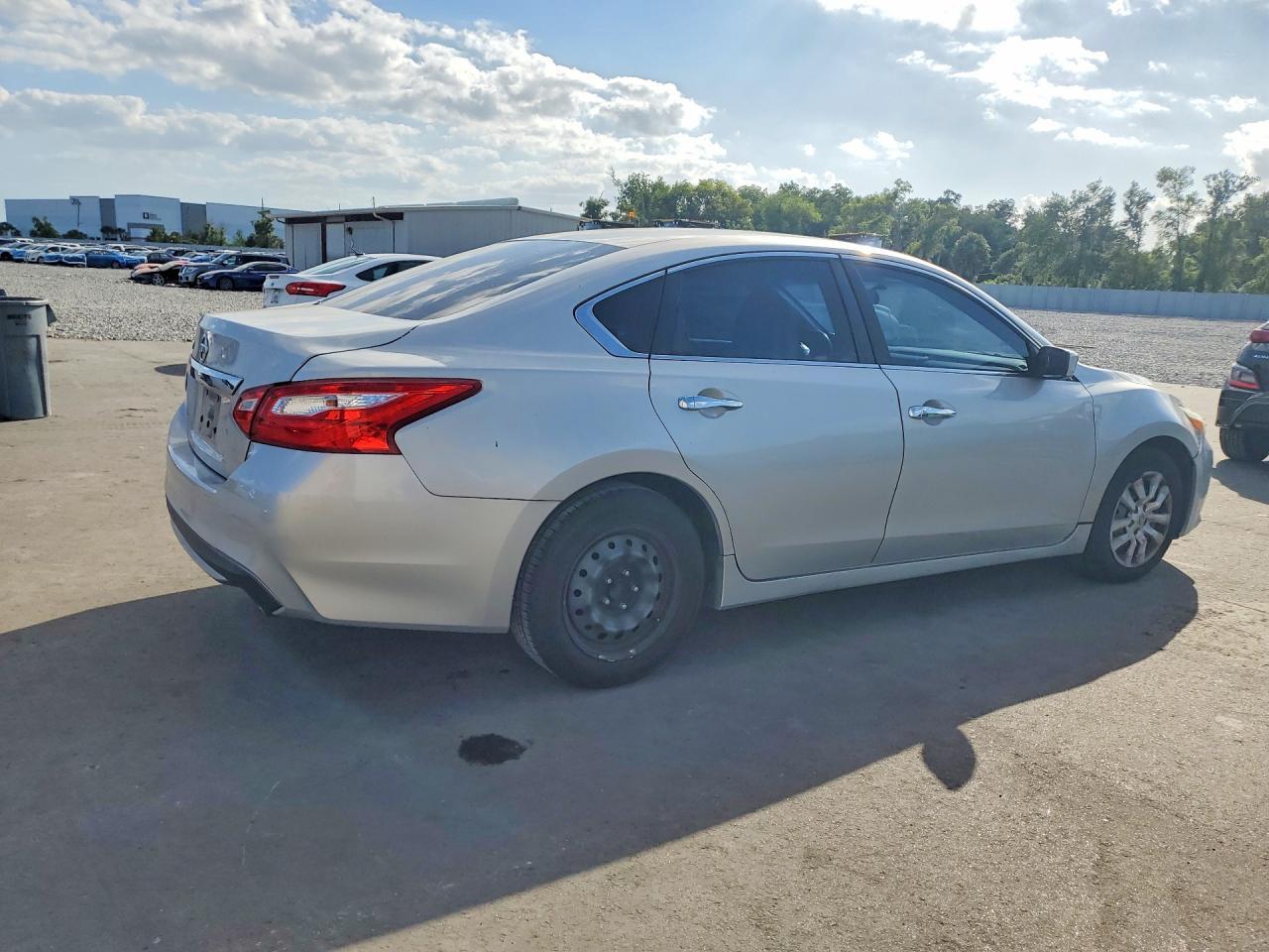 2017 Nissan Altima 2.5 S - Фото 3