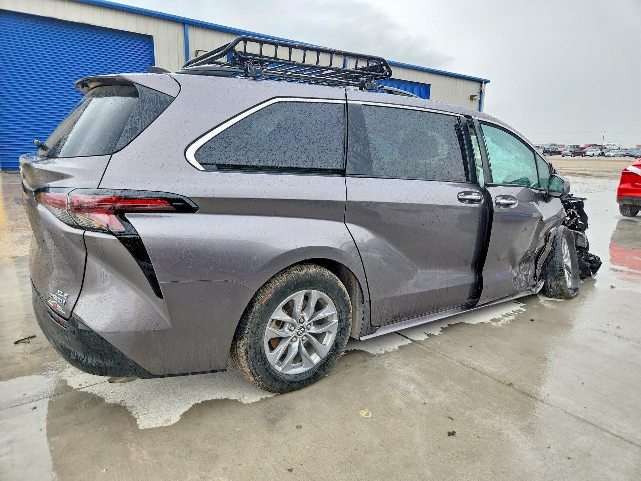 2024 Toyota Sienna Xle 7-Passenger - Image 3